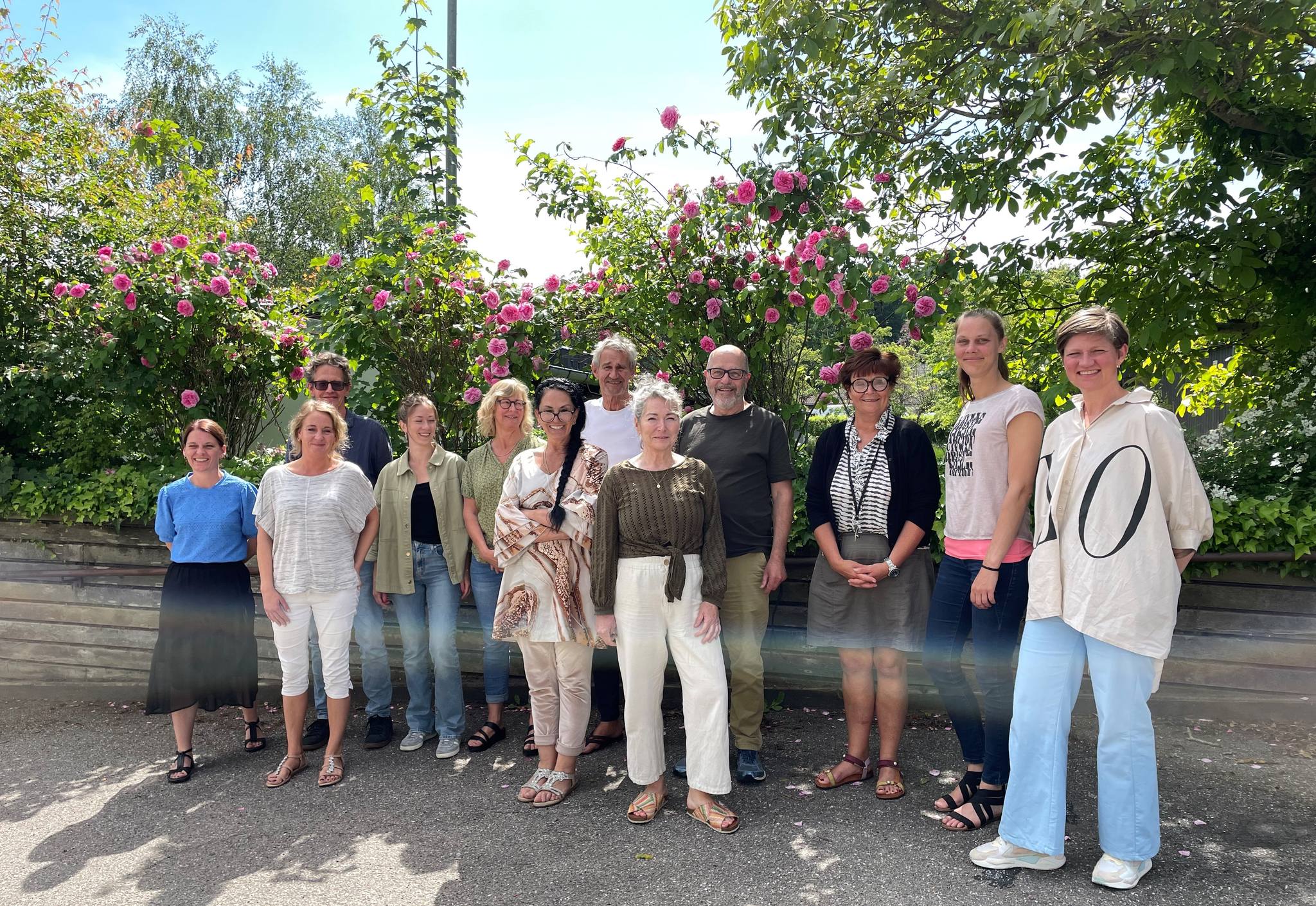 Foto af implementeringsgruppen og konsulenterne fra Social- og Boligstyrelsen. 