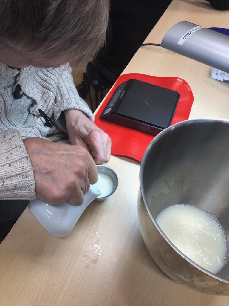 Med de rette hjælpemidler kan alle være med til at bage. 