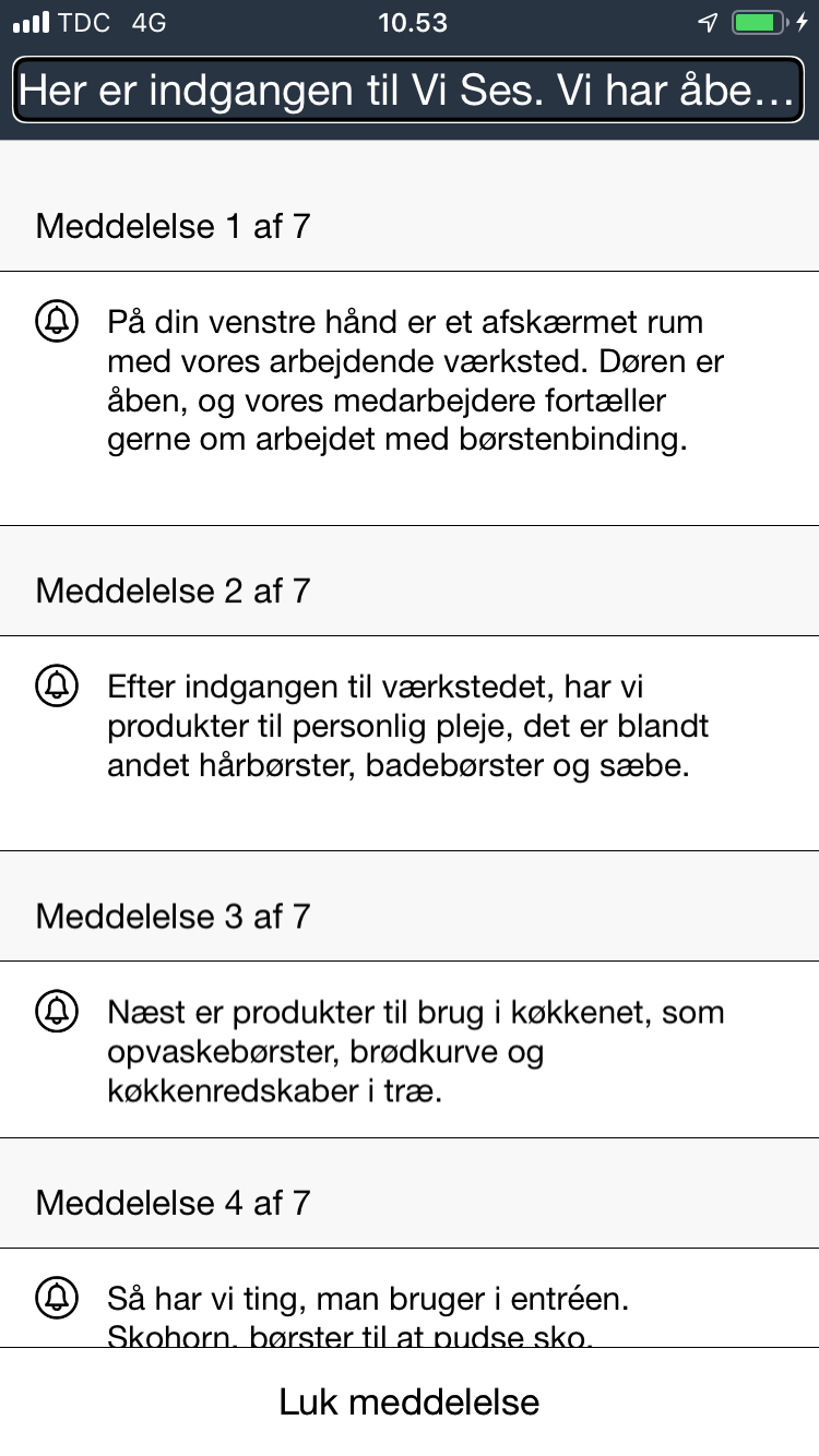 Blinfo meddelelser der læses op af VoiceOver funktionen ved indgangen til butikken