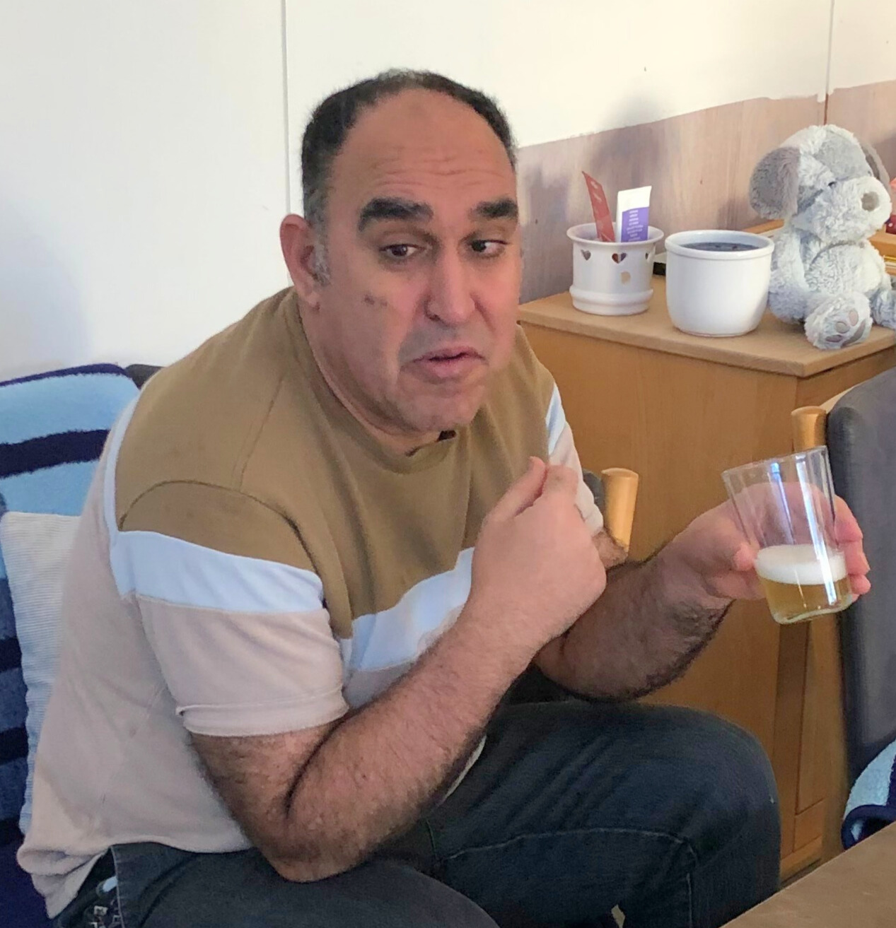 Yakup smager også på øllene. 