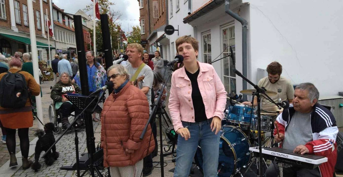 De Spillende Muldvarper til Fredensborg Slotsmarked i september. 