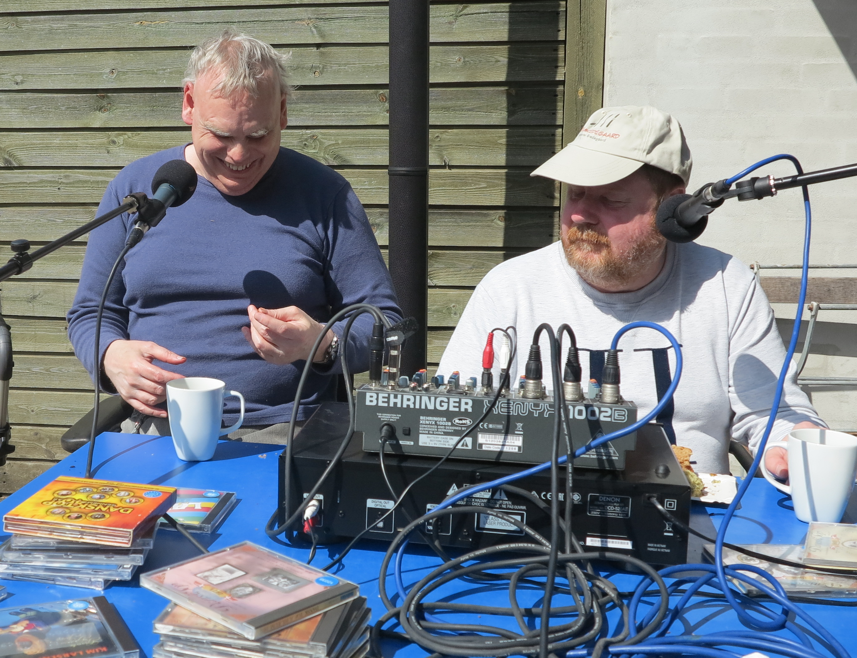 Dan, Joakim og Jesper Skov sad bag pulten og sørgede for god musik.