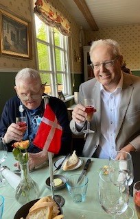 Fødselaren Frank og hans ledsager Carsten ved middagen.