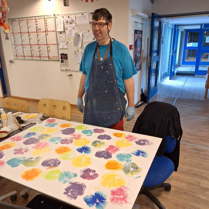 ​Jacob er godt tilfreds med billedet og viser det stolt frem. 