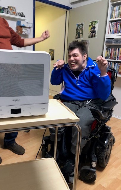 Lars er begejstret for sit nye bord