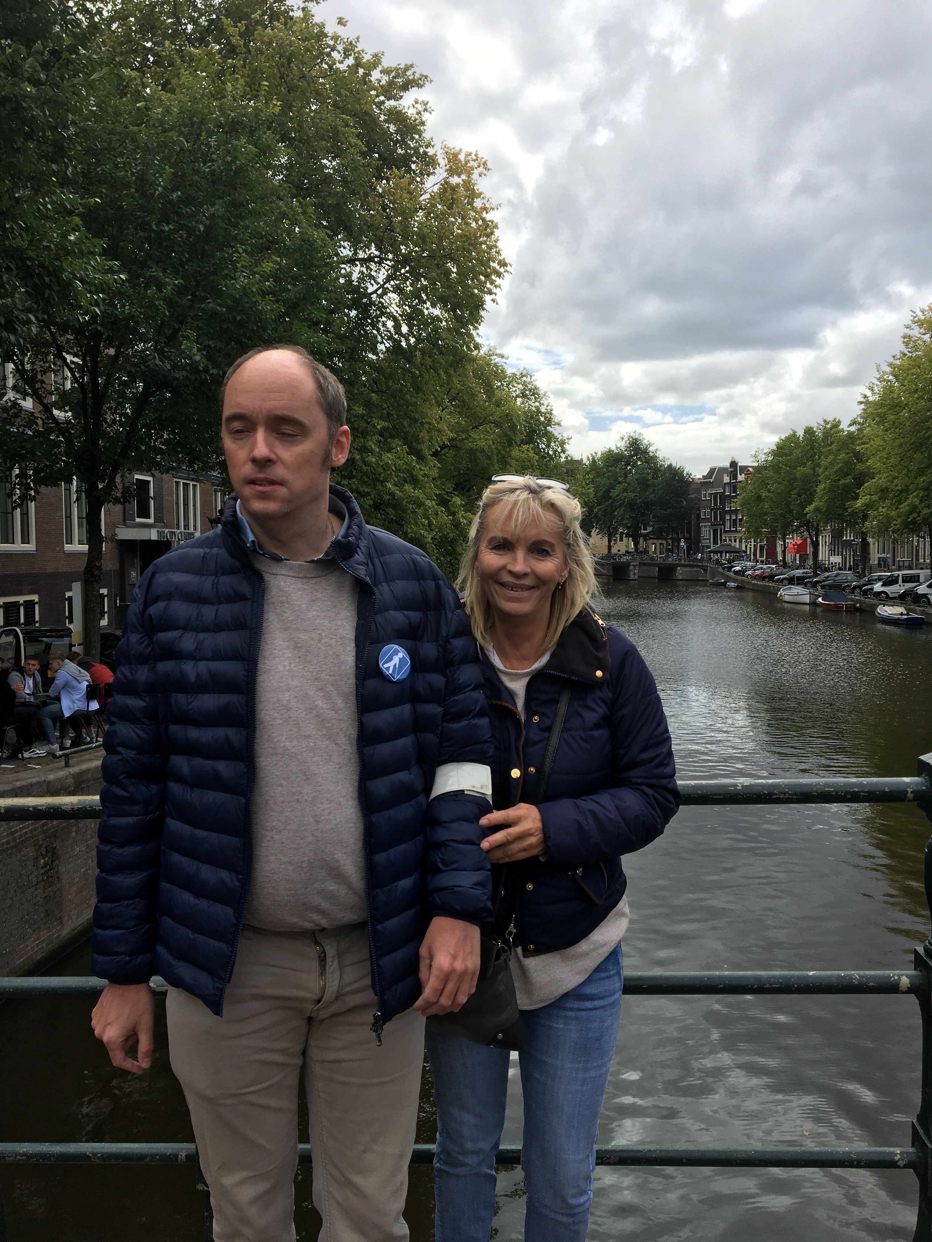 Lars og Hanne ved en af Amsterdams kanaler.