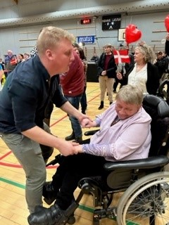 Ingelise og Pelle danser
