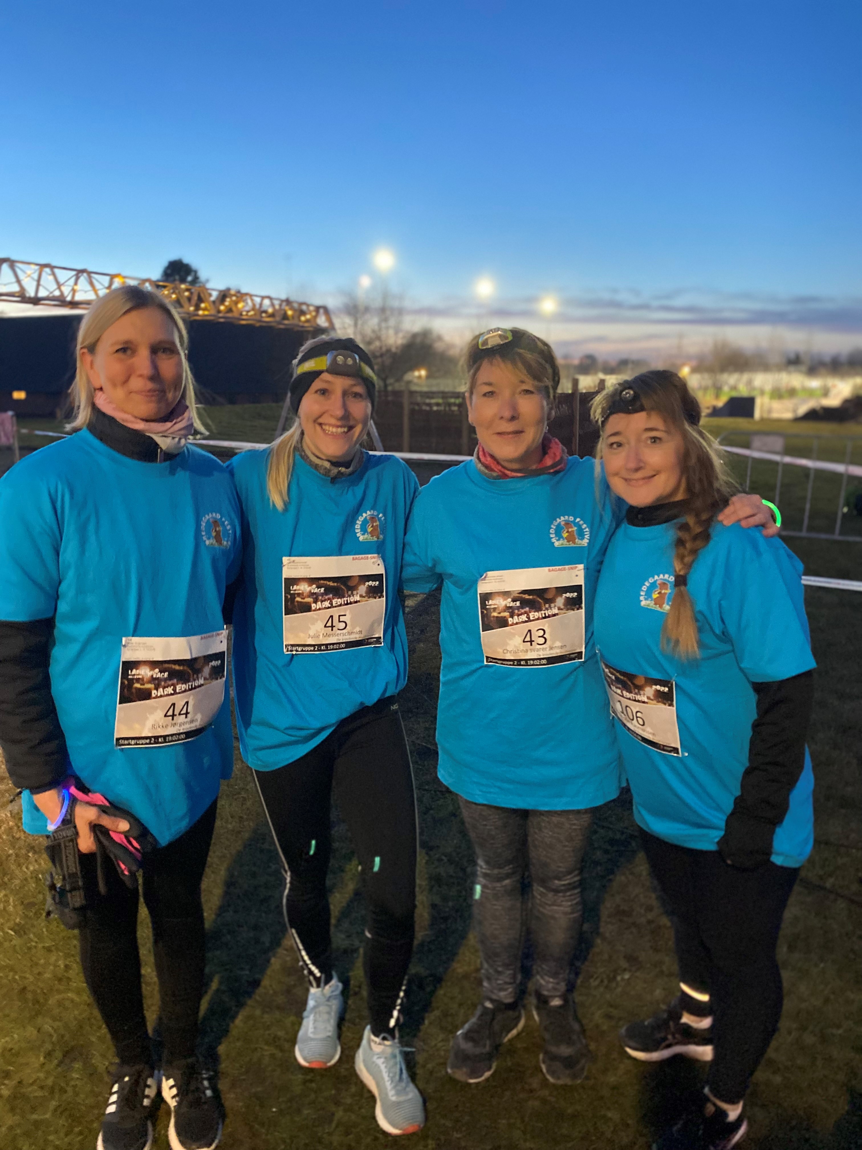 Rikke, Julie, Christina og Ninasofie til Ladies Mud Race Dark Edition