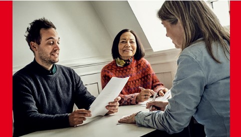 Modelfoto fra jobopslag af tre medarbejdere fra Den Sociale Virksomhed.
