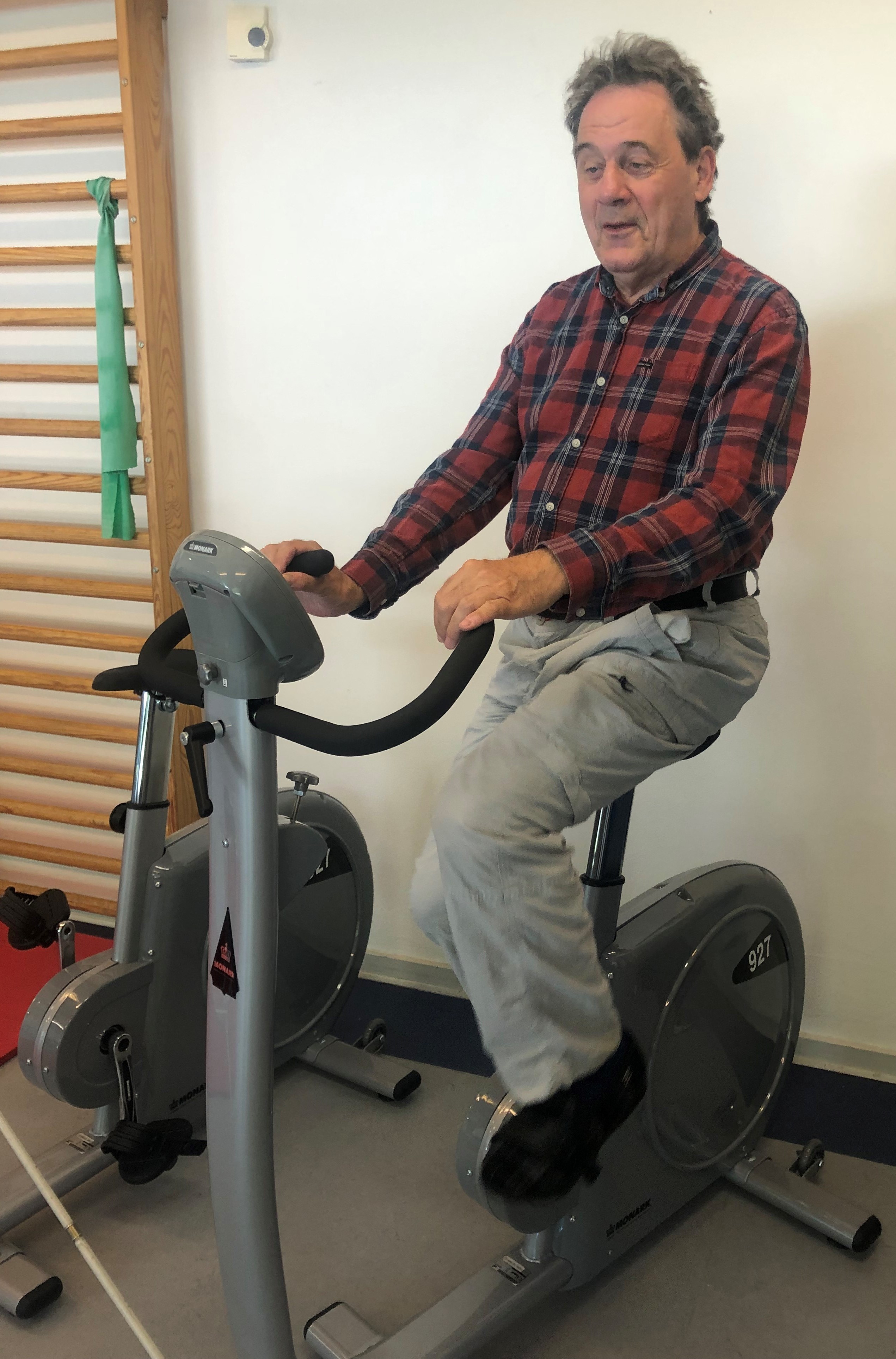 Svend på kondicykel.