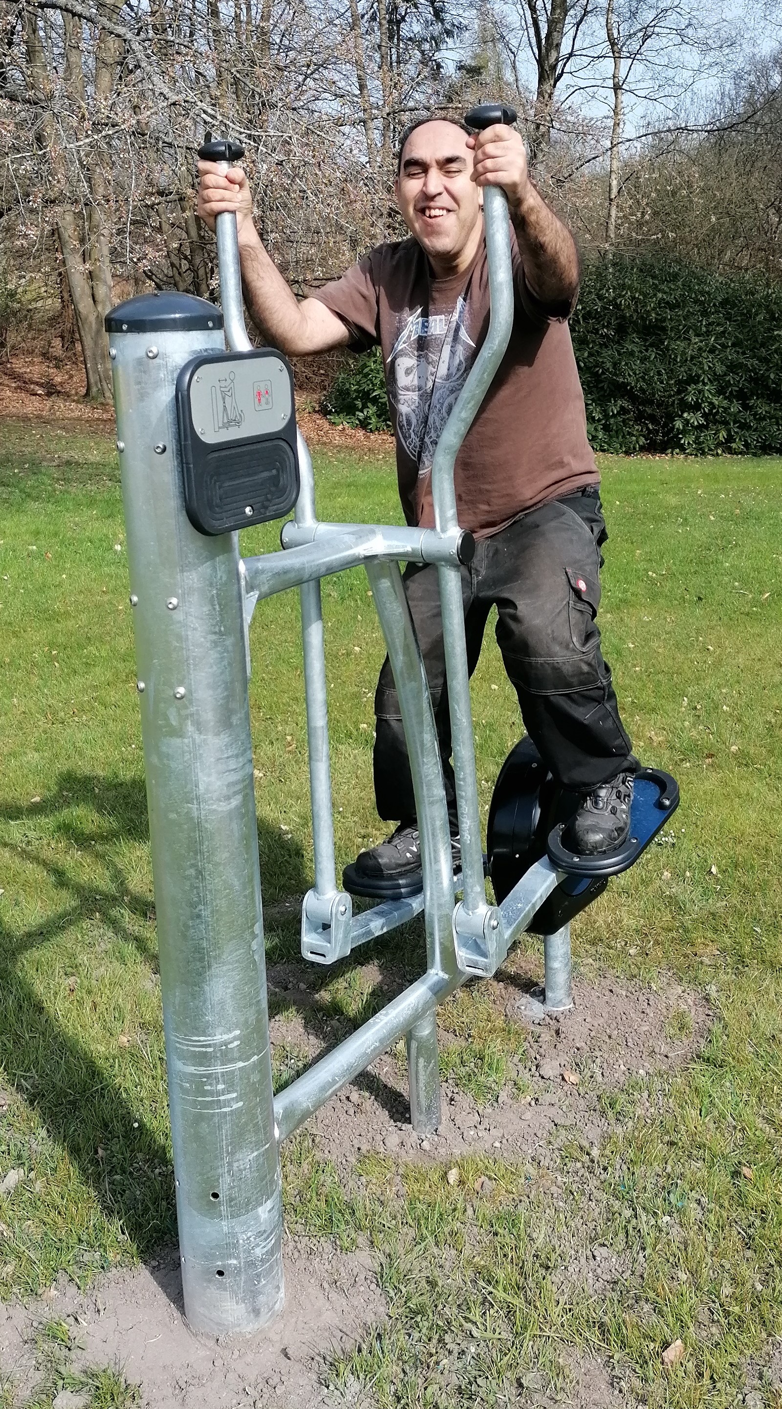 Yakup på crosstraineren