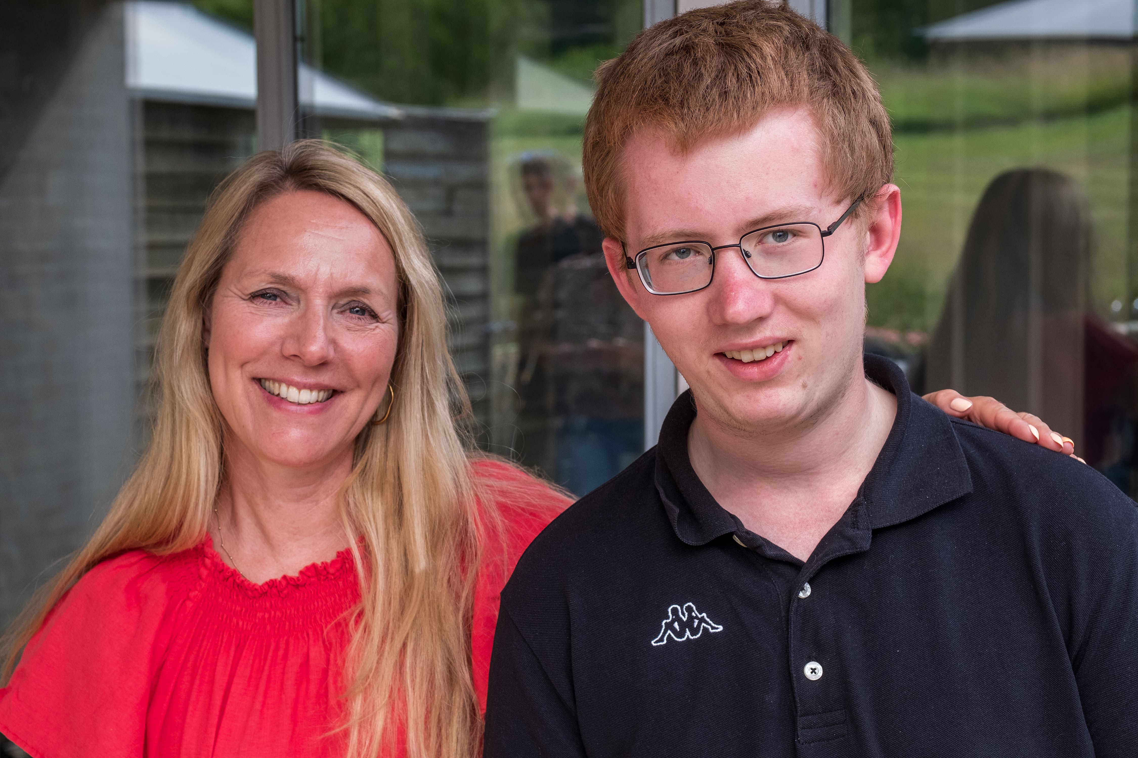 Olav sammen med Alberte Winding på Bredegaard.