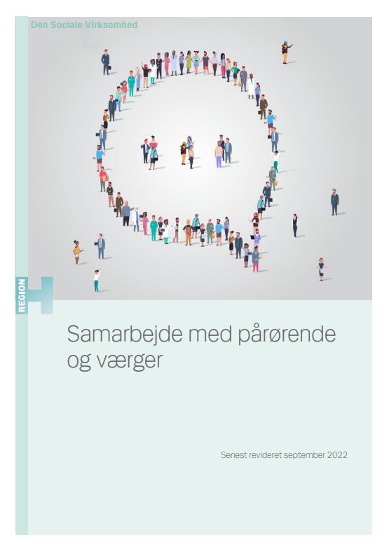 Billede af forsiden af pjecen "Samarbejde med pårørende og værger". På forsiden er der en illustration af mange mennesker, der står i en ring, der former en taleboble. 